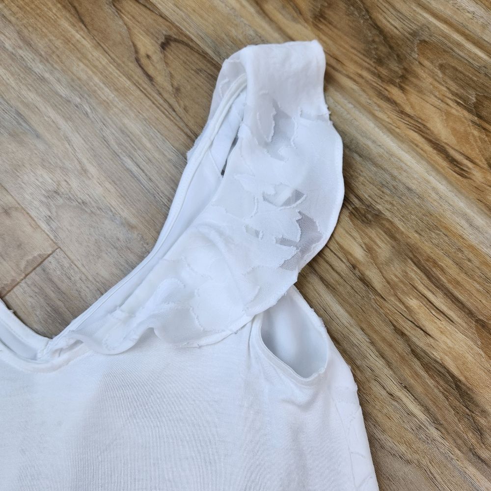 ☔️💜White Cascading Ruffle Front Sleeveless Top Small - Picture 5 of 12